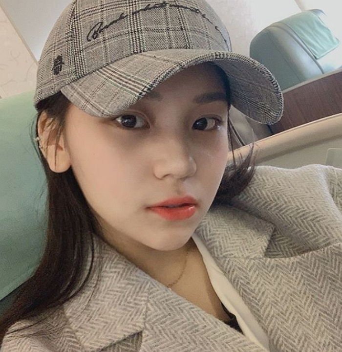 젖살 쏙 빠져 물오른 미모 자랑하는 ‘유지어터’ 여자친구 엄지 근황