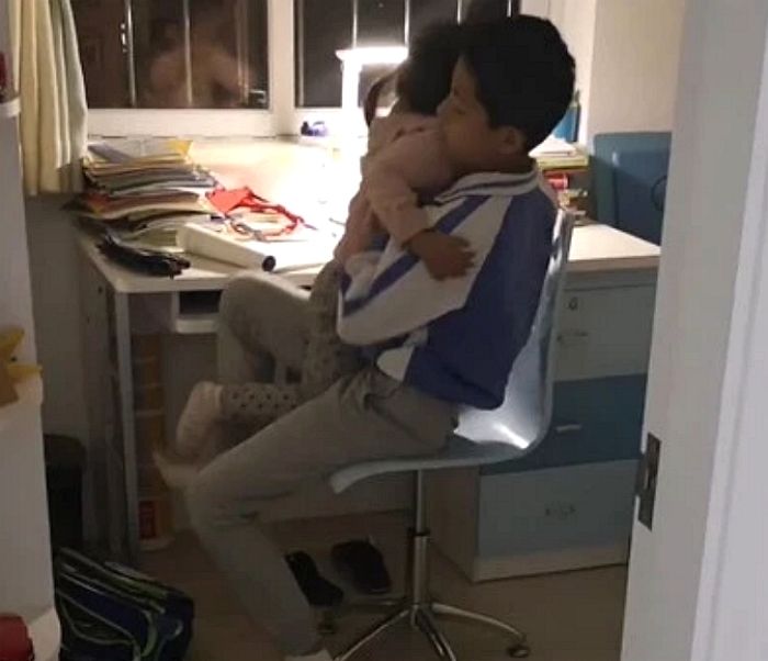 나이 차 많이 나는 여동생 둔 오빠가 학교서 돌아오면 겪는 ‘심쿵’ 일상