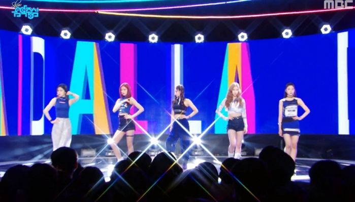 어제자 ‘양갈래 머리’ 찰떡 소화하며 ‘섹시+큐티’ 정석 보여준 예지