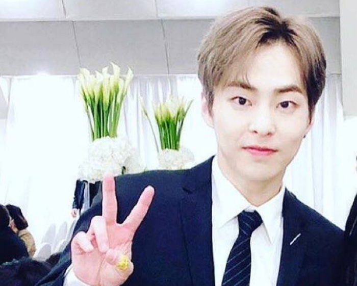 “하객이 엑소라니” 슈트 차려입고 지인 결혼식장 참석한 시우민