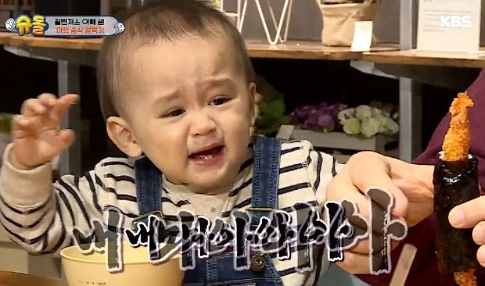 몇 개 없는 이로 열심히 새우튀김 먹다가 뺏기자 ‘폭풍 오열’하는 벤틀리