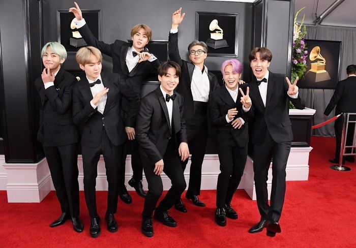 “맨날 SNS하는 20살 친구가 ‘방탄’을 모른다는데 ‘4차원’으로 보이고 싶은 걸까요?”