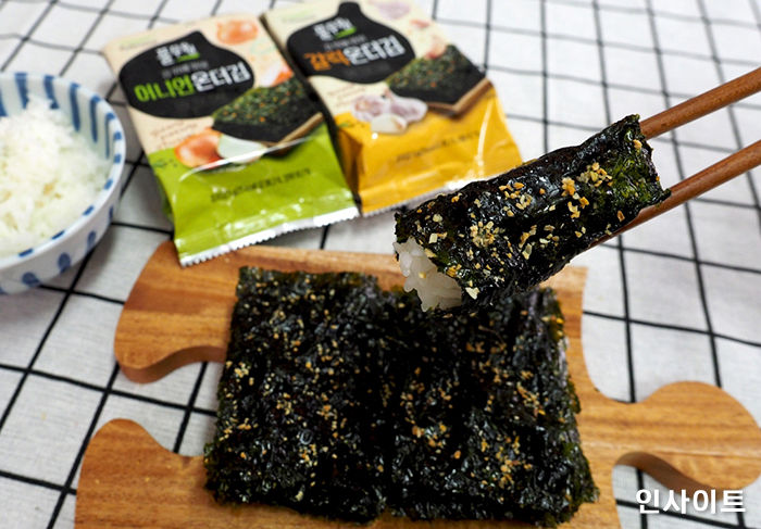 풀무원, 마늘·양파 알갱이 올린 ‘온더김’ 출시…색다른 밥도둑 선보인다