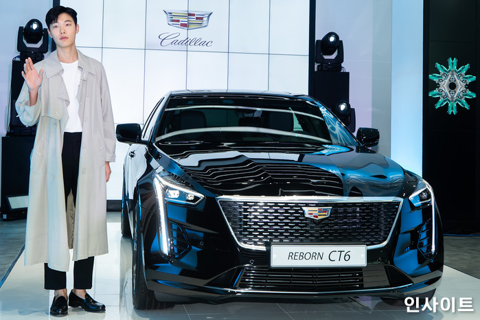 오늘(11일) 자 셀카 아닌데도 8등신 피지컬 자랑한 ‘비율甲’ 류준열