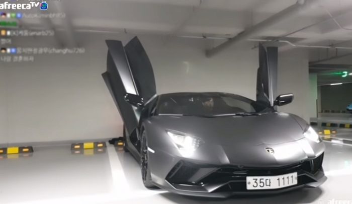아프리카TV에서 별풍선 왕창 받아 ‘7억원’ 짜리 람보르기니 슈퍼카 또 산 BJ