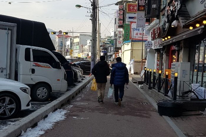 휴가 나온 군인들에게 장학금 털어 ‘커피+초콜릿’ 선물한 고등학생