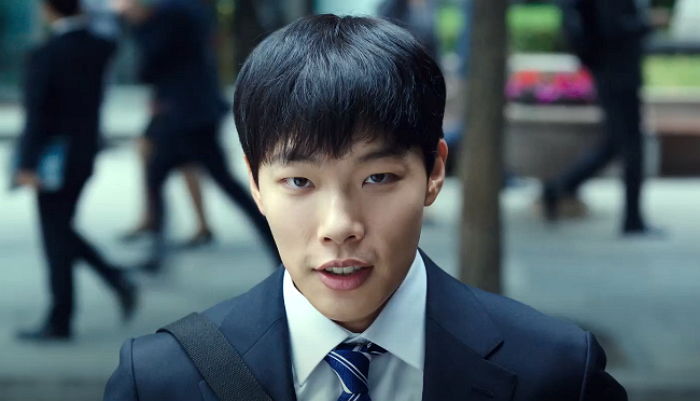 오늘자 데뷔 4주년 된 ‘믿보배’ 류준열의 대표 필모그래피 6