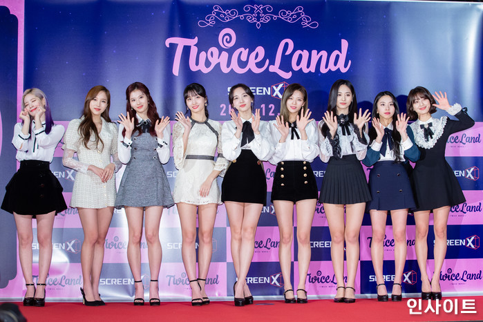 트와이스가 6일 오후 서울 용산CGV 아이파크몰에서 열린 영화 '트와이스랜드' 언론시사회에 참석해 레드카펫을 밟고 있다. / 사진=고대현 기자 daehyun@