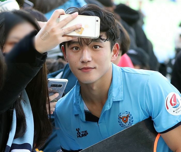 경기 안 풀린다고 가만히 있던 대구 FC 선수 강하게 밀쳐버린 중국 광저우 선수