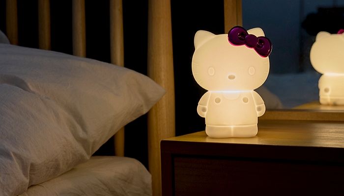 ‘톡’ 치면 노란빛·핑크빛 내뿜는 헬로키티 무드등, 단돈 2,900원에 살 수 있다