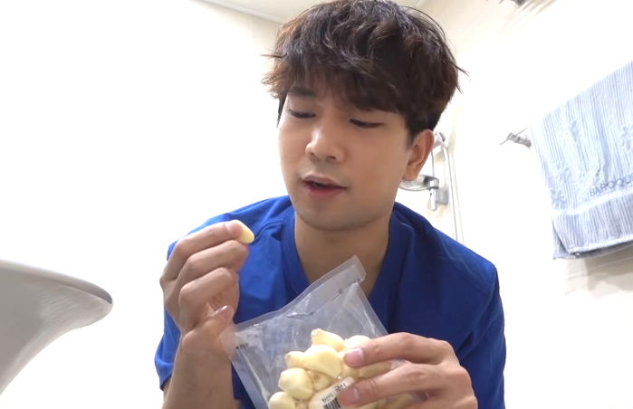 “음식물 쓰레기 냄새나” 마늘 먹고 키스하는 남친 ‘싸대기’ 날린 여친