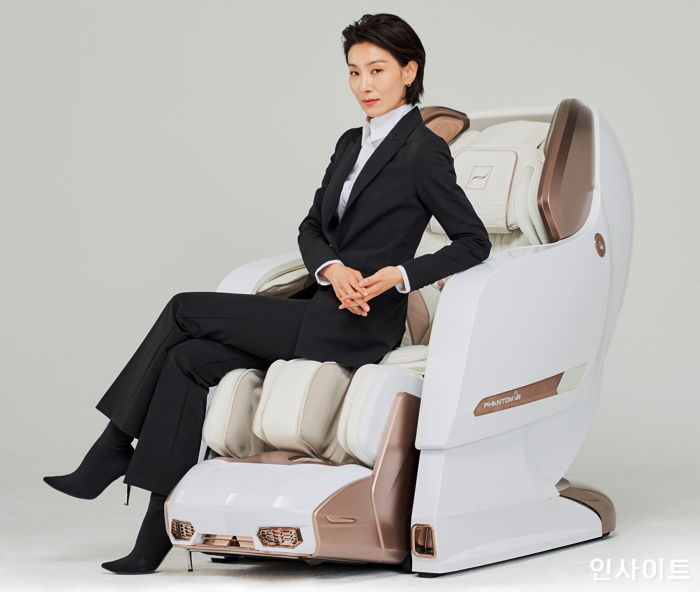 “이것이 ‘쓰앵님’ 포스”…특유의 카리스마로 ‘바디프랜드’ 모델 꿰찬 김서형