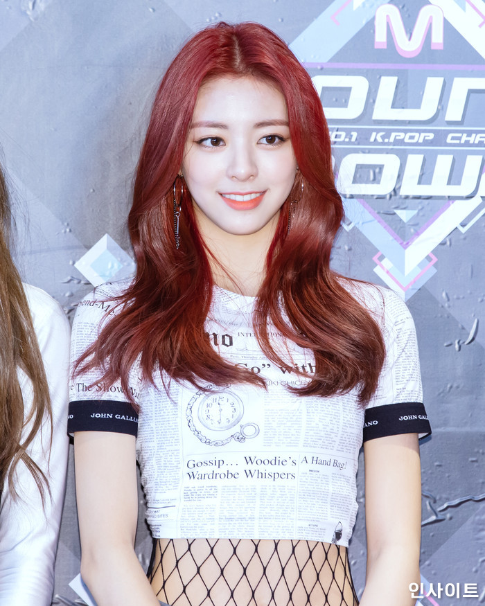 있지(itzy) 유나가 14일 오후 서울 상암 CJ E&M 센터서 열린 '엠카운트다운' 리허설에 참석해 포즈를 취하고 있다. / 사진=고대현 기자 daehyun@