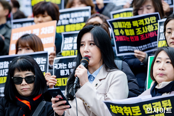 “장자연 단순 자살 아냐”···눈물 쏟으며 ‘공소시효 연장’ 호소한 윤지오