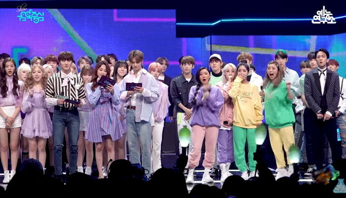 ‘멍청이’로 1위 한 화사 둘러싸 깔아뭉개고 축하해주는 ‘장꾸’ 마마무