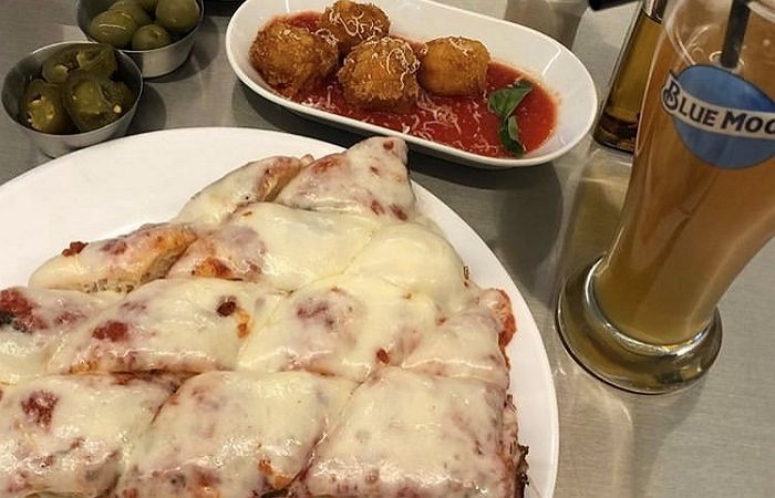 ‘한 조각’만 먹어도 무조건 배 빵빵하게 찬다는 강남 ‘조각 피자’ 전문점