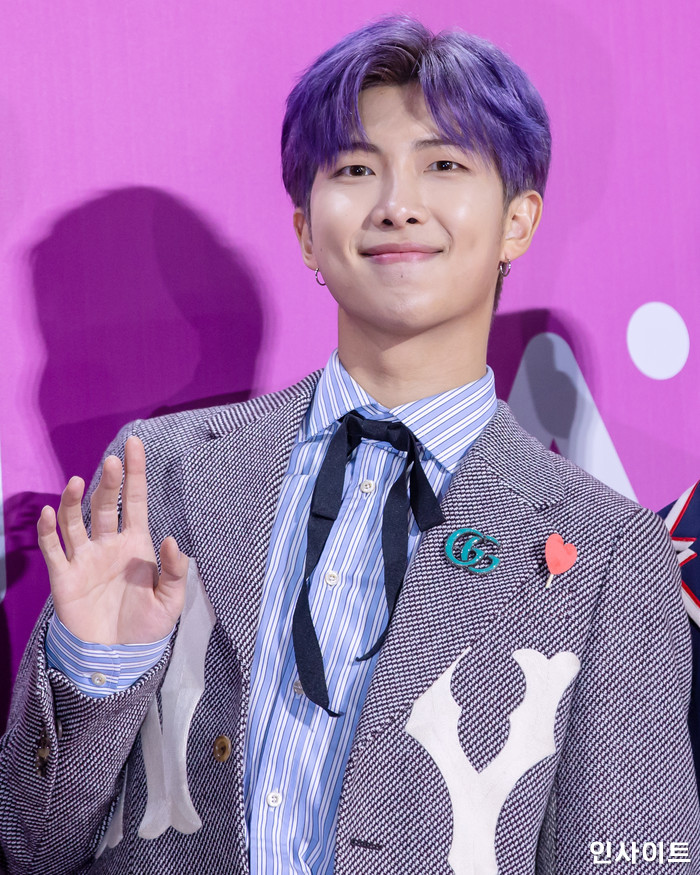방탄소년단 RM이 1일 오후 서울 구로 고척 스카이돔에서 열린 '2018 멜론 뮤직 어워드'에 참석해 레드카펫을 밟고 있다. / 사진=고대현 기자 daehyun@