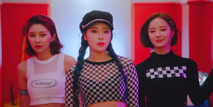 컴백 티저영상서 ‘칼단발’머리 찰랑이며 ‘미모 포텐’ 터트린 모모랜드 연우