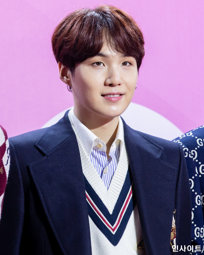 방탄소년단 슈가가 1일 오후 서울 구로 고척 스카이돔에서 열린 '2018 멜론 뮤직 어워드'에 참석해 레드카펫을 밟고 있다. / 사진=고대현 기자 daehyun@