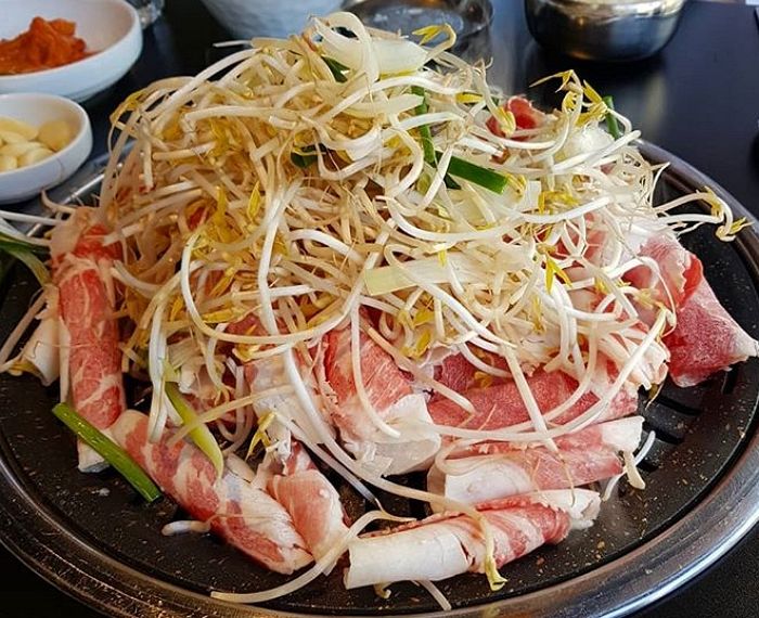 “불금 즐기세요” 22일 단 하루, 입안서 살살 녹아 없어지는 백종원 숙돌배기 ‘반값’