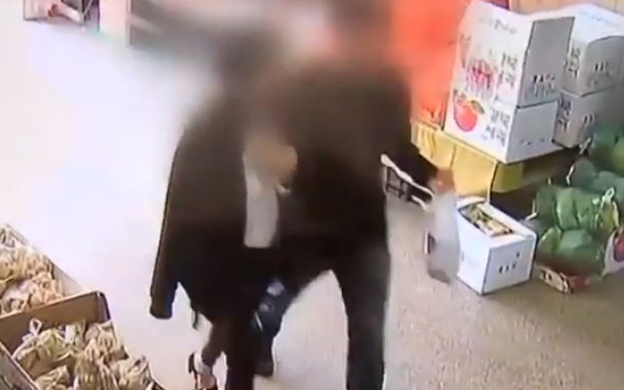 “살려달라”는 작은 목소리 듣고 ‘감금 성폭행’ 피해 여성 구한 야쿠르트 아줌마