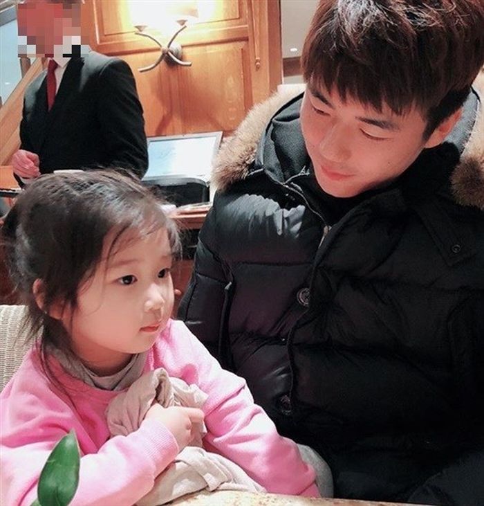 한혜진♥기성용 부부가 최초로 공개한 ‘딸 시온이’의 청초한 미모