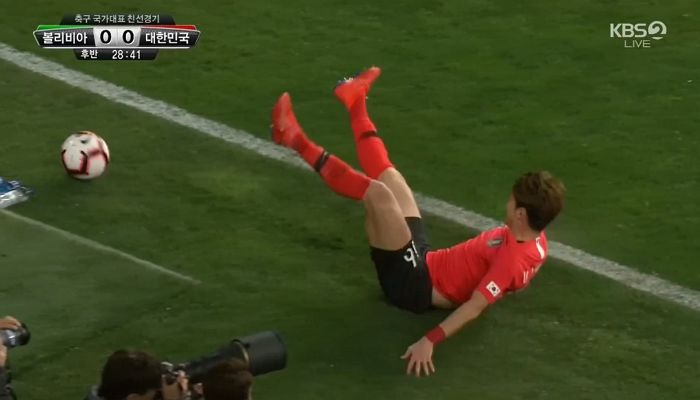 벤투 감독이 자리에서 벌떡 일어나 ‘쌍따봉’ 날릴 정도였던 황의조의 투지