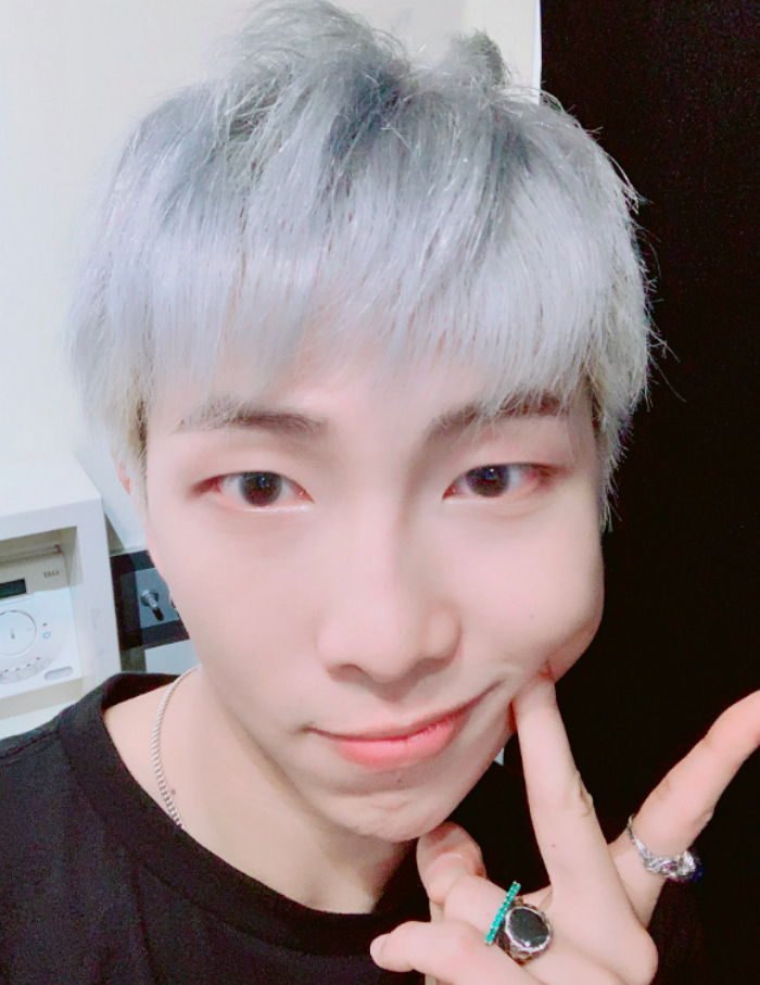 역대급 컴백 앞두고 앞머리 내리며 청순미 뽐낸 ‘방탄’ RM