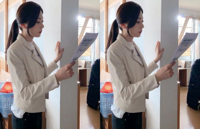 뚜렷한 이목구비로 광고 촬영장 빛난 배우 진소연