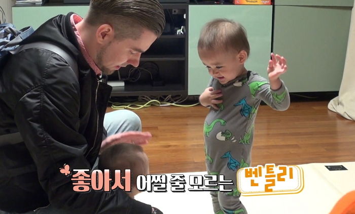 맨날 형 윌리엄만 보다 동생 생기자 좋아서 장난감까지 다 주는 ‘엉아’ 벤틀리