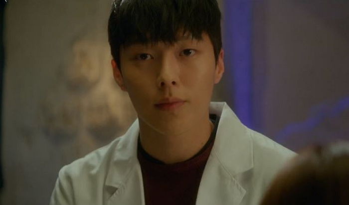 “저도 치료해주세요”···섹시하다고 난리난 어제자 의사 가운 입은 ‘킬잇’ 장기용