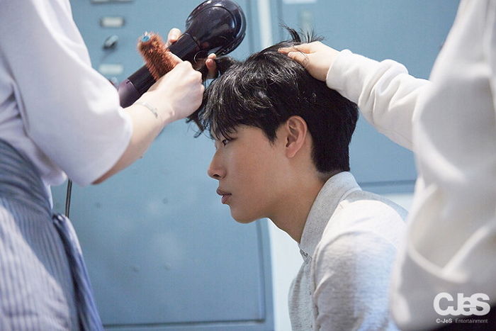 “콧날+턱선 미쳤다”···류준열이 왜 연예인인지 알 수 있는 옆모습 비주얼