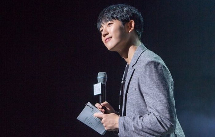 팬미팅에서 교복 입고 폴킴 ‘모든 날, 모든 순간’ 열창하는 ‘32살 꿀성대’ 정해인