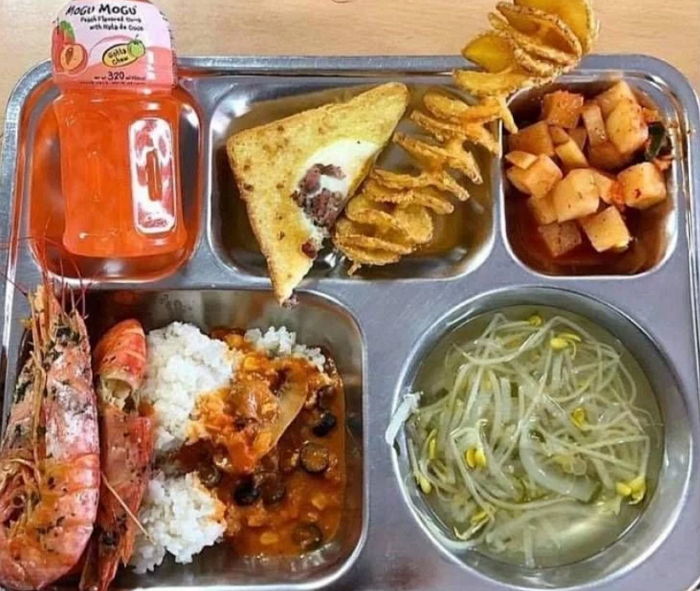 단돈 4천원에 ‘랍스터’ 한 마리 통째로 나오는 ‘넘사벽’ 중학교 급식 클래스