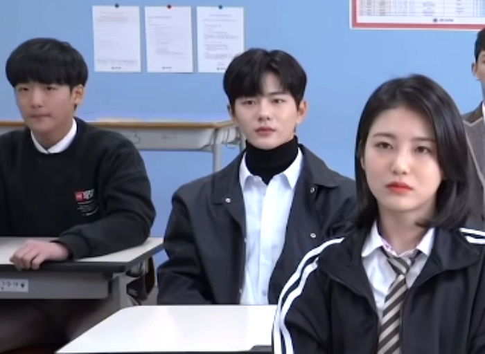 첫방 전부터 훈훈 비주얼로 난리 난 ‘에이틴 2’ 새 남주의 정체