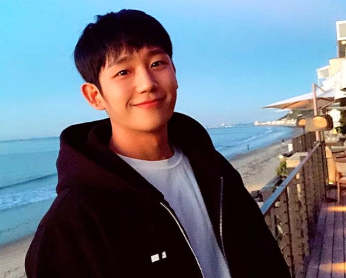 거짓말처럼 만우절인 오늘(1일) 생일인 ‘32살 오빠’ 정해인