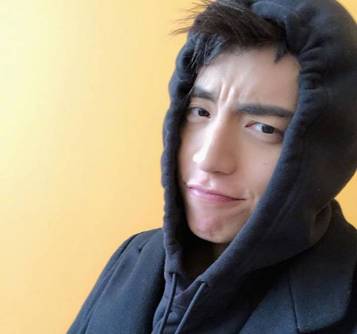 어제자 만우절 맞아 ‘세젤귀’ 셀카 공개한 ‘장난스런 키스’ 왕대륙