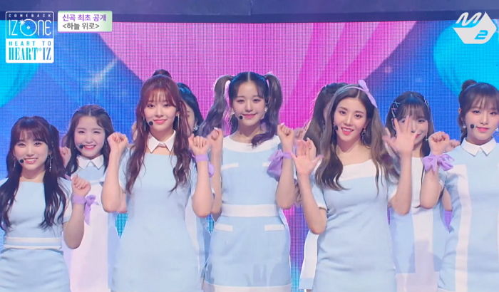 ‘포니테일’ 머리하고 인형 미모 뽐내며 ‘엔딩 요정’ 등극한 아이즈원 사쿠라