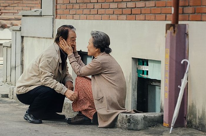 “나에 이어 남편까지 치매에 걸렸다”···노부부의 먹먹한 사랑 그린 영화 ‘로망’ 후기