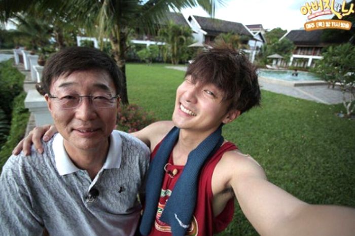 ‘음란물 유포 혐의’ 받는 아들 이름 네이버 프로필에서 삭제한 로이킴 아버지