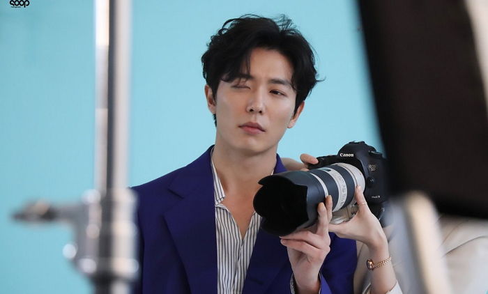 새 드라마서 섹시한 천재 디렉터로 나오는 ‘37살’ 김재욱 비주얼