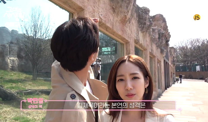 인터뷰 중 ‘햇빛’ 심하니까 재킷으로 박민영 가려주는 ‘다정 보스’ 김재욱