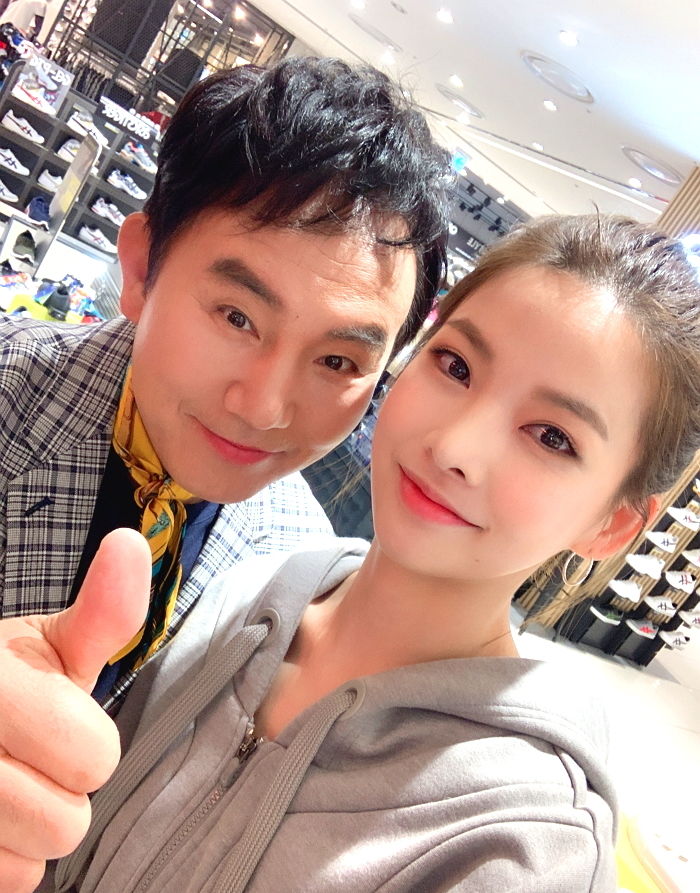 ‘안다르’ 신애련X손병호, 6시 인스타서 없어서 못파는 ‘신상 레깅스’ 공짜로 뿌린다