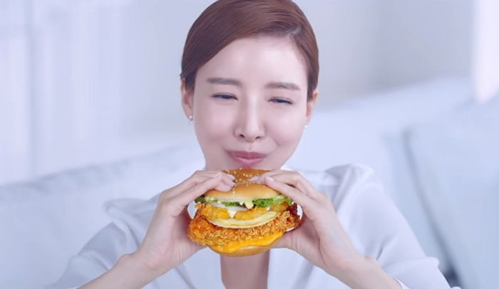 예상치 못한 ‘거짓말 논란(?)’ 휩싸인 맘스터치 윤세아 ‘언빌리버블 버거’ 광고