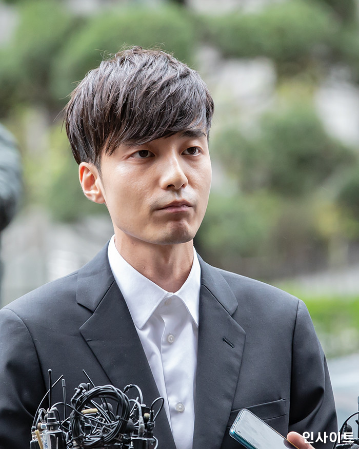 “로이킴, 단톡방 음란물 유포 혐의 인정했다”