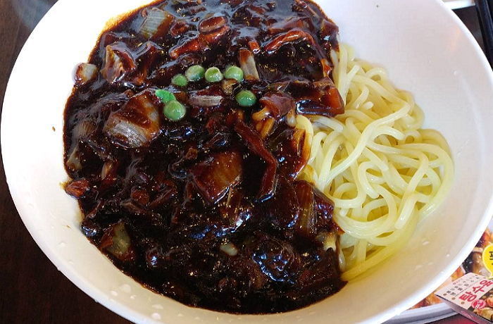 오늘(14일) 블랙데이에 혼자 짜장면 먹을 것 같은 ‘모태솔로’ 스타 5