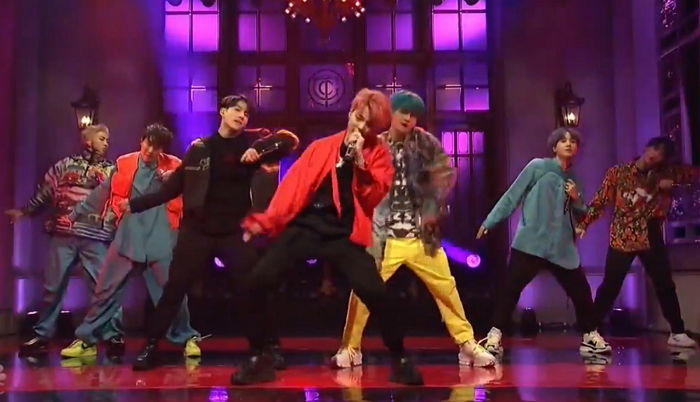 ‘마이크 드롭’ 무대로 미국 ‘SNL’ 뒤집어놓은 방탄소년단 (영상)
