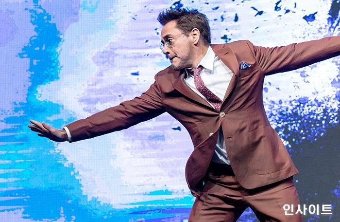 ‘어벤져스: 엔드게임’ 행사서 흥 터져 ‘댄스 삼매경’ 빠진 로다주