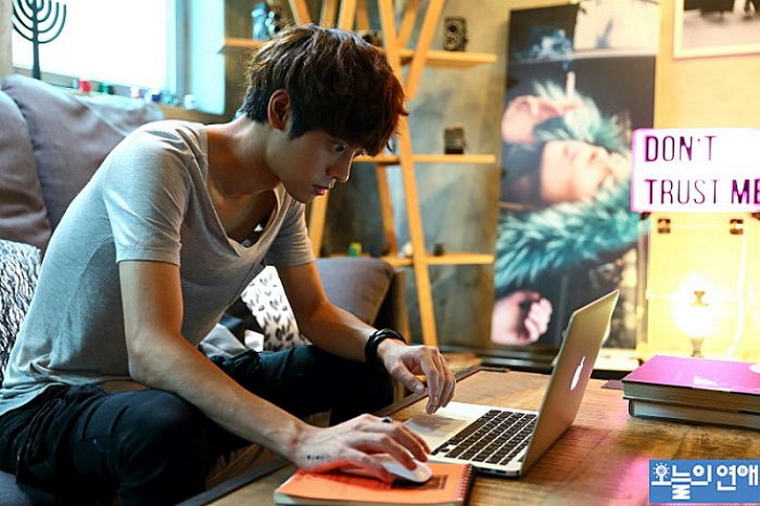 ‘위안부 비하’ 단톡방에 있던 정준영이 출연한 영화 TV에 내보낸 방송국