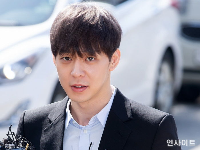 오늘(17일) ‘미소’ 지으며 당당한 태도로 경찰 출석한 ‘마약 혐의’ 박유천